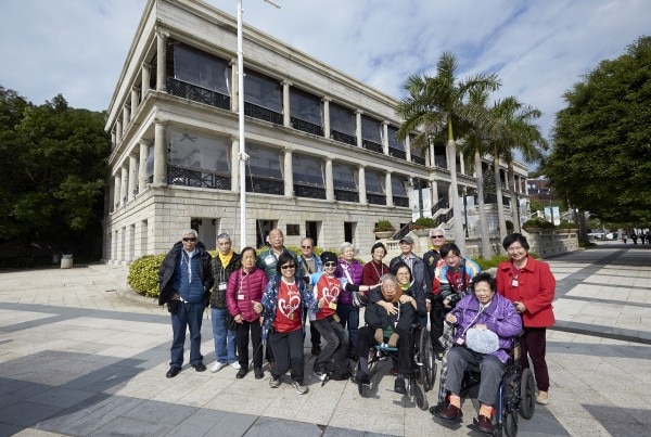 屈臣氏集團義工隊與長者參觀赤柱美利樓